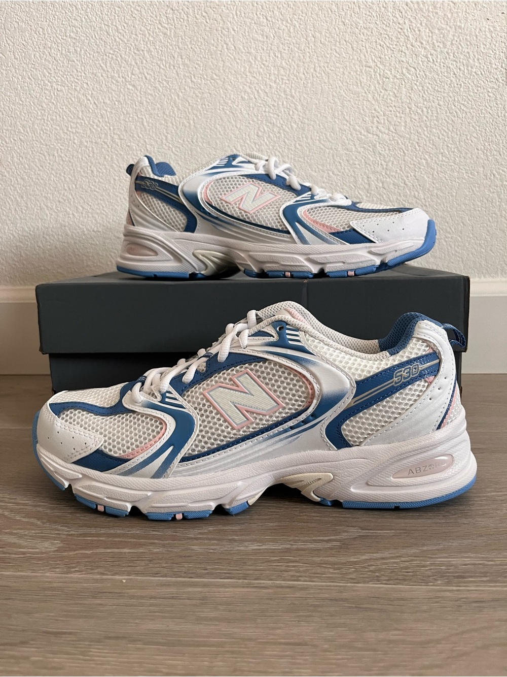 New Balance White, Blue & Pink 530 Retro Running Sneakers